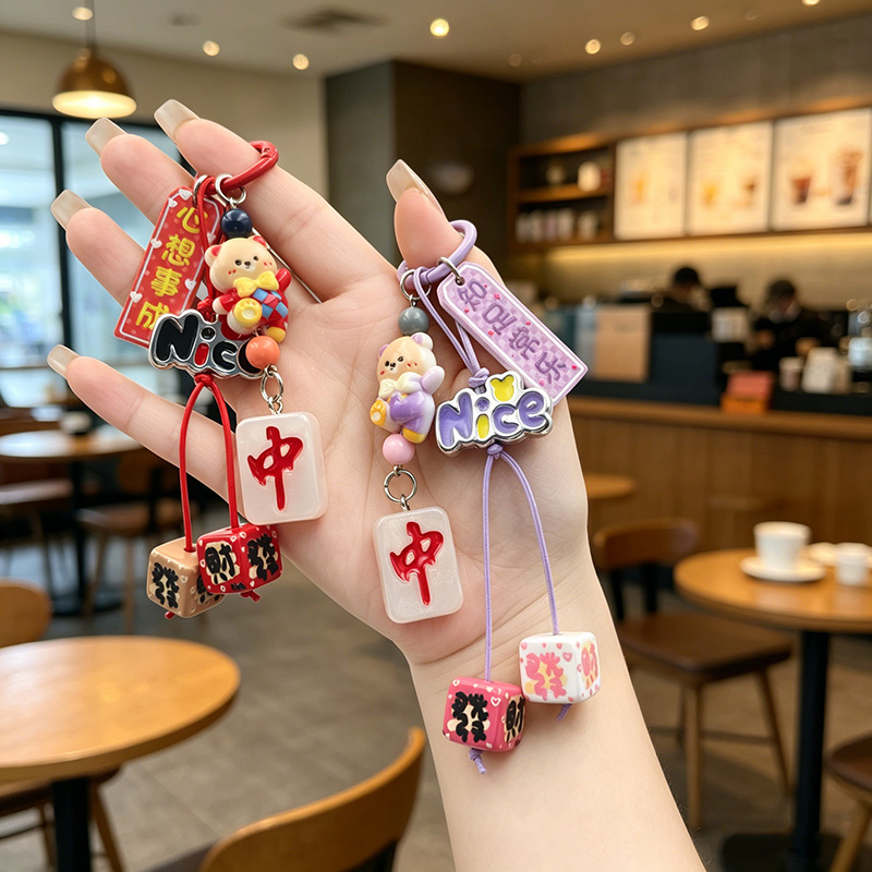 Couple figurines, phone chains, keychains, exquisite girls' bag pendants, phone cases, keychain charms, small gifts